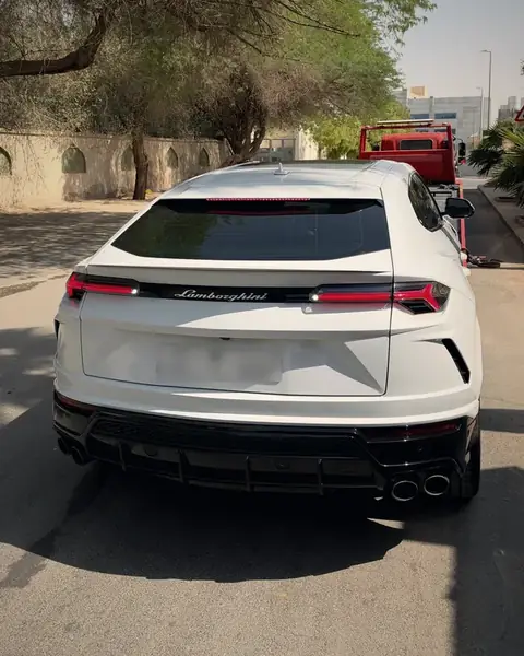 سطحة نقل Lamborghini Urus