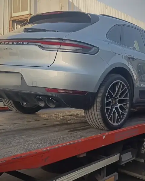 سطحة نقل Porsche Macan