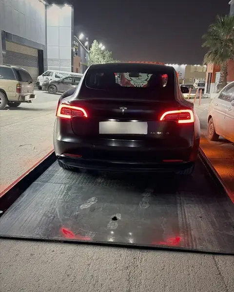 سطحة نقل Tesla