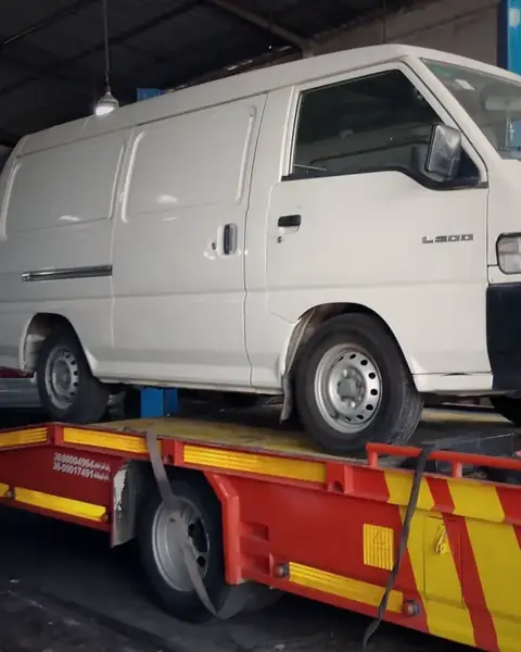 سطحة نقل Mitsubishi L300